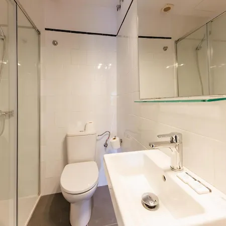 Bravissimo Llebre 3, With 3 Bedrooms * 지로나
